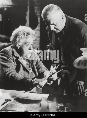 Original Film Titel: Murder Most Foul. Englischer Titel: Murder Most Foul. Film Regie: George POLLOCK. Jahr: 1964. Stars: Margaret Rutherford. Credit: M.G.M/Album Stockfoto