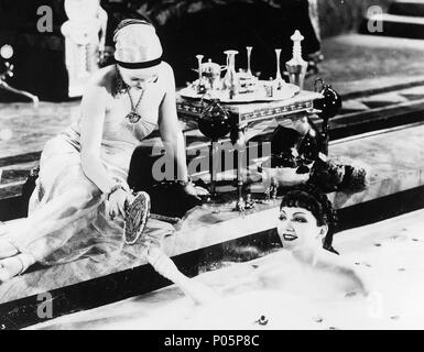 Original Film Titel: DAS ZEICHEN DES KREUZES. Englischer Titel: DAS ZEICHEN DES KREUZES. Regisseur: CECIL B DEMILLE. Jahr: 1932. Stars: Kleopatra VII FARAONE; Claudette Colbert. Quelle: Paramount Pictures/Album Stockfoto