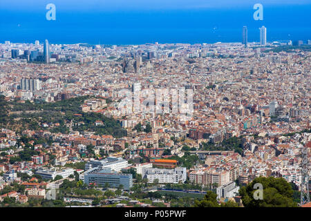 Panoramablick über Barcelona von Tibidabo, Spanien Stockfoto