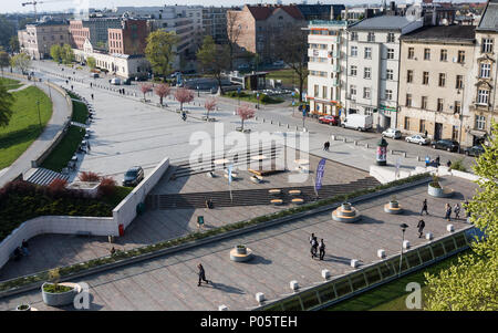 Krakau, Polen - April 21,2017: Blick auf die Ufer der Weichsel im historischen Stadtzentrum. Weichsel ist der längste Fluss in Polen, an der 1.047 Kilometer ich Stockfoto