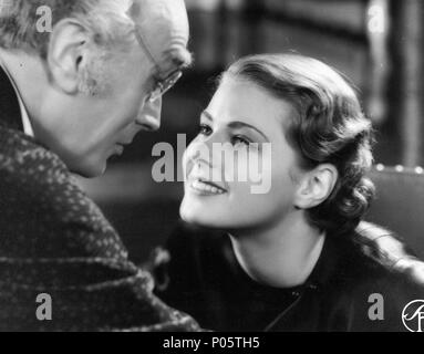 Original Film Titel: SWEDENHIELMS. Englischer Titel: SWEDENHIELMS FAMILIE. Regisseur: GUSTAV MOLANDER. Jahr: 1935. Stars: Ingrid Bergman; GOSTA EKMAN. Credit: SVENSK FILMINDUSTRI/Album Stockfoto