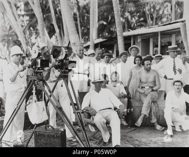 Original Film Titel: WEISSE SCHATTEN IN DER SÜDSEE. Englischer Titel: WEISSE SCHATTEN IN DER SÜDSEE. Film Regie: W. S. VAN DYKE. Jahr: 1928. Stars: W. S. VAN DYKE. Credit: M.G.M/Album Stockfoto