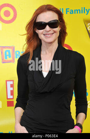 Marcia Cross-PS Kunst Express Yourself 2010 Santa Monica Barker Hangar in Los Angeles. Marcia Cross 16 Red Carpet Event, Vertikal, USA, Filmindustrie, Prominente, Fotografie, Bestof, Kunst, Kultur und Unterhaltung, Topix Prominente Fashion/Vertikal, Besten, Event in Hollywood Leben - Kalifornien, Roter Teppich und backstage, USA, Film, Stars, Film Stars, TV Stars, Musik, Promis, Fotografie, Bestof, Kunst, Kultur und Unterhaltung, Topix, vertikal, eine Person aus dem Jahr 2010, Anfrage tsuni@Gamma-USA.com - drei Viertel Stockfoto