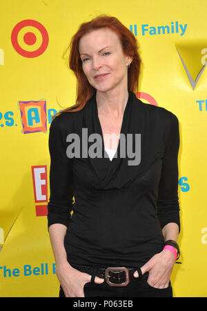 Marcia Cross-PS Kunst Express Yourself 2010 Santa Monica Barker Hangar in Los Angeles. Marcia Cross 17 Red Carpet Event, Vertikal, USA, Filmindustrie, Prominente, Fotografie, Bestof, Kunst, Kultur und Unterhaltung, Topix Prominente Fashion/Vertikal, Besten, Event in Hollywood Leben - Kalifornien, Roter Teppich und backstage, USA, Film, Stars, Film Stars, TV Stars, Musik, Promis, Fotografie, Bestof, Kunst, Kultur und Unterhaltung, Topix, vertikal, eine Person aus dem Jahr 2010, Anfrage tsuni@Gamma-USA.com - drei Viertel Stockfoto