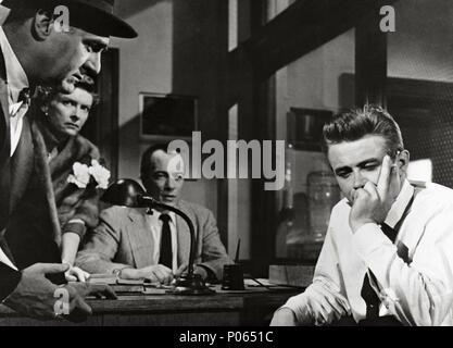 Original Film Titel: REBELLEN OHNE URSACHE. Englischer Titel: REBELLEN OHNE URSACHE. Regisseur: Nicholas Ray. Jahr: 1955. Stars: James Dean. Quelle: WARNER BROTHERS/Album Stockfoto