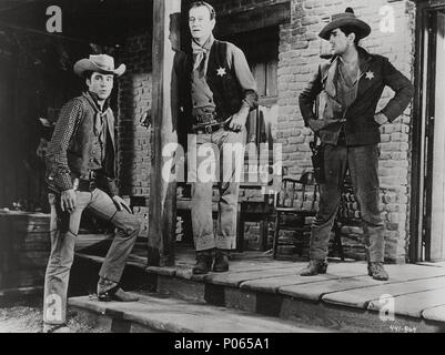 Original Film Titel: RIO BRAVO. Englischer Titel: RIO BRAVO. Regisseur: Howard Hawks. Jahr: 1959. Stars: JOHN WAYNE, Dean Martin, RICK (RICKY) NELSON. Quelle: WARNER BROTHERS/Album Stockfoto