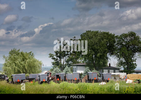 MOHAWK VALLEY, NY/USA, 18. JUNI 2017: amischen Gemeinschaft trifft sich mit einem anderen Mitglied Haus jeden Sonntag. Dieses ist in der Mohawk Valley Town des Geistes Stockfoto