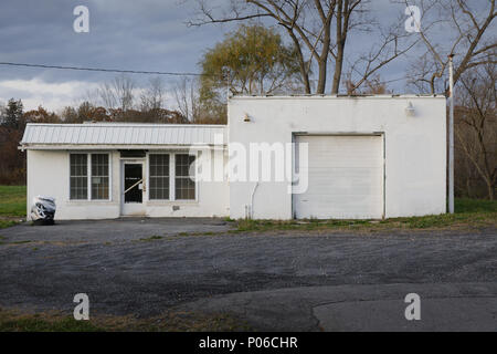 SCHOHARIE COUNTY, NY/USA - 31. OKTOBER 2017: Volksarchitektur in Duanesburg, Schoharie County, New York State, USA Stockfoto