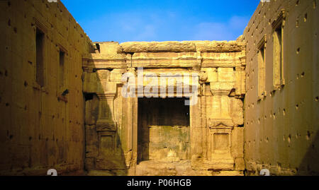 Innenraum der zerstörten Tempel des Baal oder Bel in Palmyra, Syrien. Stockfoto