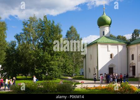 Kirillov, Russland - 13 August, 2016: Kirillo-Belozersky Touriists im Kloster in der Nähe von City Kirillov, Vologda Region, Russland. Stockfoto