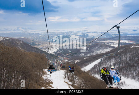 TZAHKADZOR, Armenien - Januar 3, 2014: Ansicht der beliebten Ski- und Klima Anlage.; liegt 50 km nord-östlich von Eriwan und 5 km vom Bezirk Mitte, Stadt Stockfoto