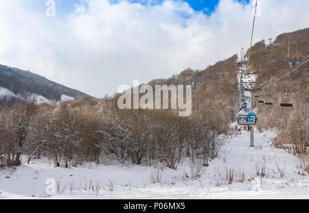 TZAHKADZOR, Armenien - Januar 3, 2014: Ansicht der beliebten Ski- und Klima Anlage.; liegt 50 km nord-östlich von Eriwan und 5 km vom Bezirk Mitte, Stadt Stockfoto