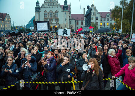 Pozna , Polen, schwarz Protest gegen die Überhöhung von abtreibungsrecht Stockfoto