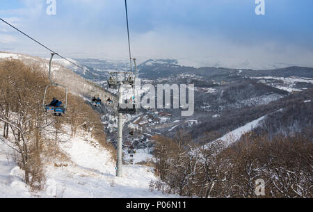 TZAHKADZOR, Armenien - Januar 3, 2014: Ansicht der beliebten Ski- und Klima Anlage.; liegt 50 km nord-östlich von Eriwan und 5 km vom Bezirk Mitte, Stadt Stockfoto