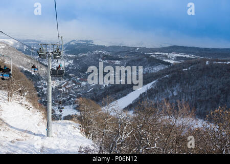 TZAHKADZOR, Armenien - Januar 3, 2014: Ansicht der beliebten Ski- und Klima Anlage.; liegt 50 km nord-östlich von Eriwan und 5 km vom Bezirk Mitte, Stadt Stockfoto