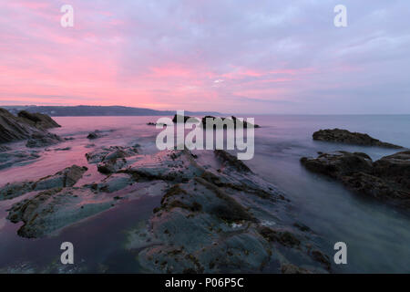 Dawn Licht brechen über Looe in South East Cornwall Stockfoto