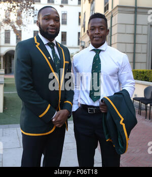 Johannesburg, Südafrika. 8. Juni 2018. Lukhanyo Bin mit Sibusiso Nkosi Südafrika während der Südafrikanische Springböcke team Foto, Tsogo Sun Montecasino Hotel Johannesburg Credit: Aktion plus Sport/Alamy leben Nachrichten Stockfoto