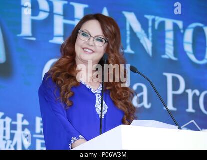 Shanghai, China. 8. Juni 2018. Englisch Klassik Crossover Sopranistin und Schauspielerin Sarah Brightman nimmt an der Pressekonferenz von Phantom China in Shanghai, China. Credit: SIPA Asien/ZUMA Draht/Alamy leben Nachrichten Stockfoto