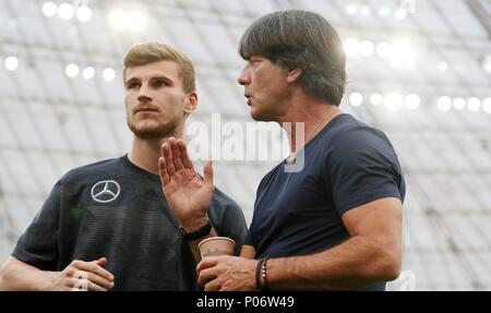 Leverkusen, Deutschland. 08 Juni, 2018 firo Fußball: Fußball: 08.06.2018 Nationalmannschaft Testspiel: Deutschland - Saudi-arabien Bundecoach Joachim niedrig mit Timo Werner | Verwendung der weltweiten Kredit: dpa/Alamy leben Nachrichten Stockfoto