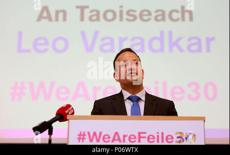 Belfast, Nordirland. 8 Jun, 2018. Ein Taoiseach, Leo Varadkar kommt für den Start auch in diesem Jahr für die Féile eine phobail Gemeinschaft Festival in West Belfast, Nordirland, Freitag, Juni 8th, 2018. Kredit - Foto/Paul McErlane Credit: Irish Auge/Alamy leben Nachrichten Stockfoto