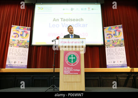 Belfast, Nordirland. 8 Jun, 2018. Ein Taoiseach, Leo Varadkar spricht auf der Start auch in diesem Jahr für die Féile eine phobail Gemeinschaft Festival in West Belfast, Nordirland, Freitag, Juni 8th, 2018. Kredit - Foto/Paul McErlane Credit: Irish Auge/Alamy leben Nachrichten Stockfoto