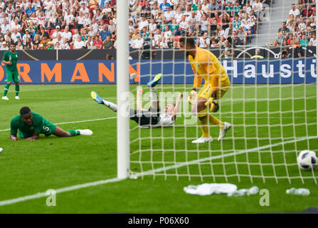 Leverkusen, Deutschland. 8 Jun, 2018. Deutschland - Saudi-Arabien, Fußball, Leverkusen, Juni 08, 2018 Thomas Mueller, DFB 13 feiert sein Ziel 2-0 Deutschland - SAUDI ARABIEN Freundschaftsspiel, deutscher Fußball-Nationalteam, DFB, Saison 2017/2018, Juni 08, 2018 in Leverkusen, Deutschland. Foto: MAGICS/Peter Schatz Credit: Peter Schatz/Alamy leben Nachrichten Stockfoto