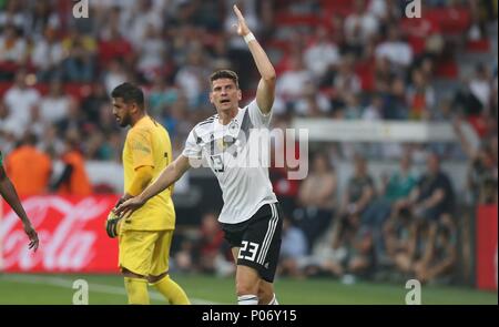 Leverkusen, Deutschland. 08 Juni, 2018 firo Fußball: Fußball: 08.06.2018 Nationalmannschaft Testspiel: Deutschland - Saudi Arabien 2:1 Enttausch Geste Mario Gomez | Verwendung der weltweiten Kredit: dpa/Alamy leben Nachrichten Stockfoto