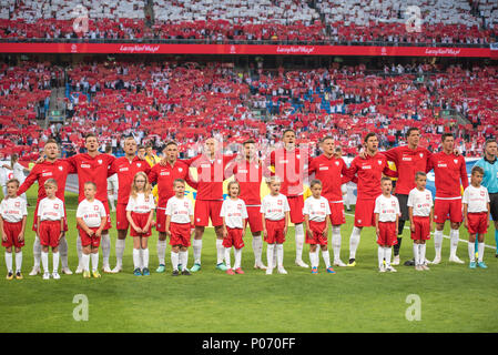 Poznan, Polen. 8. Juni 2018. Internationaler Fußball-Freundschaftsspiel: Polen v Chile 2:2. Team von Polen während der Hymne © Piotr Dziurman/Alamy leben Nachrichten Stockfoto