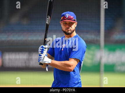 08.Juni 2018: Texas Rangers dritter Basisspieler Isiah Kiner-Falefa #9 Bevor ein MLB Spiel zwischen den Houston Astros und der Texas Rangers bei Globe Life Park in Arlington, TX Albert Pena/CSM Stockfoto