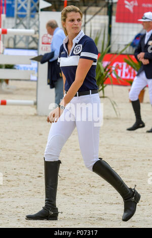 Cannes, Frankreich. 08 Juni, 2018. Grece Athina Onassis konkurriert während der 2018 Longines Global Champions League in Cannes am Juni 08, 2018 Credit: BTWImages Sport/Alamy leben Nachrichten Stockfoto