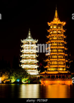 Sonne und Mond/Pagoden in Guilin, China Stockfoto