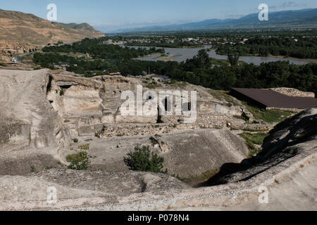 Uplistsikhe Historisches Museum, einem der ältesten städtischen Siedlungen in Georgien, ist eine alte Felsen gehauene Stadt im Osten Georgien, 10 km Stockfoto