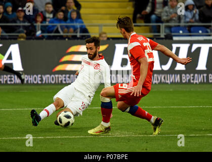 Moskau, Russland - Juni 5, 2018. Türkische Mittelfeldspieler Yunus Malli und Russischen Verteidiger Ilya Kutepov beim internationalen Freundschaftsspiel gegen Russland im VEB Ar Stockfoto