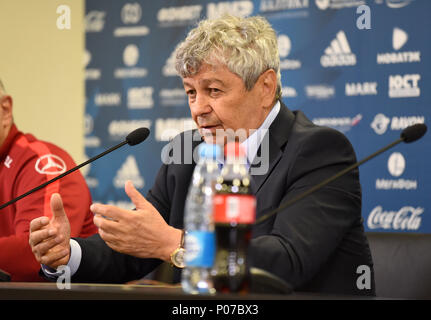 Moskau, Russland - Juni 5, 2018. Türkische Nationalmannschaft Trainer Mircea Lucescu auf einer Pressekonferenz nach internationalen freundlich Russland vs Türkei Stockfoto