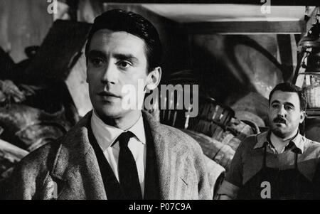 Original Film Titel: Calle Mayor. Englischer Titel: Main Street. Regisseur: JUAN ANTONIO BARDEM. Jahr: 1956. Stars: YVES MASSARD. Credit: SUEVIA FILMS - CESAREO GONZALEZ/GUION PROD. CINEMATOGRAFICAS // Album Stockfoto