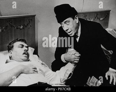 Original Film Titel: IL COMPAGNO DON CAMILO. Englischer Titel: Don Camillo in Moskau. Regisseur: LUIGI COMENCINI. Jahr: 1965. Stars: Gino Cervi ; FERNANDEL. Stockfoto