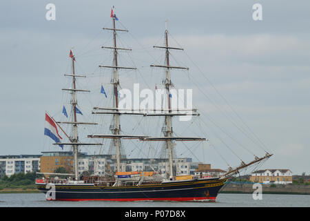 Sail Training Ship STAD AMSTERDAM kommt auf der Themse auf eine Ausbildung Sail Training Kreuzfahrt Stockfoto