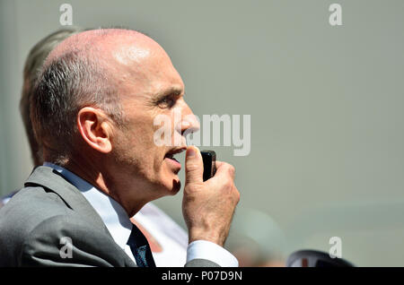 Chris Williamson MP (Arbeit: Derby North) in einer Rede vor der britischen Bergarbeiter "Rente Kundgebung in Westminster, 6. Juni 2018 Stockfoto