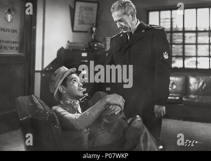 Original Film Titel: BOMBERO ATÓMICO, EL. Englischer Titel: BOMBERO ATÓMICO, EL. Regisseur: MIGUEL M. DELGADO. Jahr: 1952. Stars: CANTINFLAS. Credit: POSA FILME, S.A./Album Stockfoto