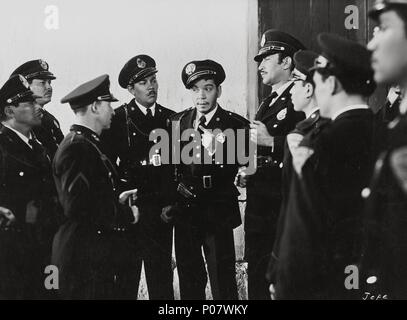 Original Film Titel: BOMBERO ATÓMICO, EL. Englischer Titel: BOMBERO ATÓMICO, EL. Regisseur: MIGUEL M. DELGADO. Jahr: 1952. Stars: CANTINFLAS. Credit: POSA FILME, S.A./Album Stockfoto