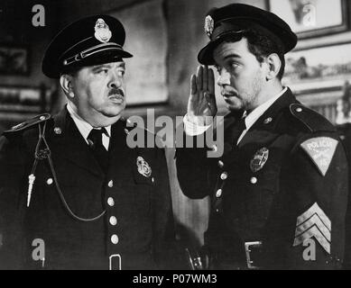 Original Film Titel: BOMBERO ATÓMICO, EL. Englischer Titel: BOMBERO ATÓMICO, EL. Regisseur: MIGUEL M. DELGADO. Jahr: 1952. Stars: CANTINFLAS. Credit: POSA FILME, S.A./Album Stockfoto