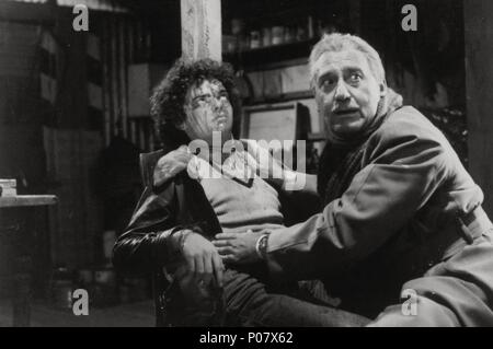 Original Film Titel: UN-BORGHESE PICCOLO PICCOLO. Englischer Titel: Durchschnittliche kleiner Mann, ein. Regisseur: Mario Monicelli. Jahr: 1977. Stars: Alberto Sordi. Credit: AURO CINEMATOGRAFICA/Album Stockfoto