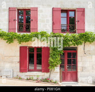 Aubeterre-sur-Dronne, als eines der schönsten Dörfer in Frankreich. Stockfoto