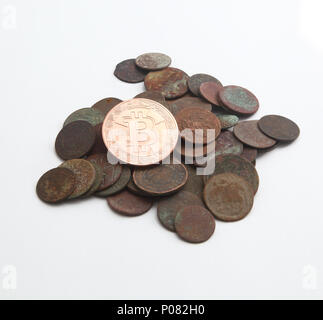 Münze bitcoin auf alte russische Münzen Stockfoto