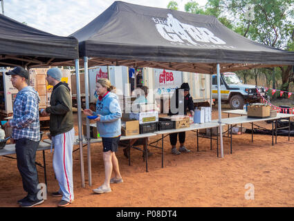 Gibb Herausforderung 2018 Zelte für die Freiwilligen Frühstück und Lunchpaket für Reiter auf der Gibb River Road Kimberley WA Australien zu verteilen. Stockfoto