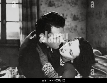 Original Film Titel: CRONACA DI UN AMORE. Englischer Titel: GESCHICHTE EINER LIEBESAFFÄRE. Film Regie: Michelangelo Antonioni. Jahr: 1950. Stars: MASSIMO GIROTTI; LUCIA BOSE. Stockfoto