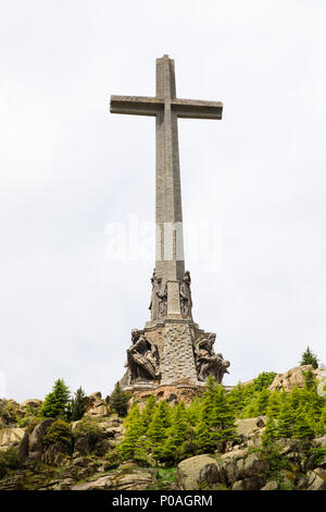 Die Calle de Los Caidos, Tal der Gefallenen. Römisch-katholische monumentale Gedenkstätte für die Spanischen Bürgerkrieg. Madrid, Spanien. Mai 2018 Stockfoto