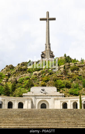 Die Calle de Los Caidos, Tal der Gefallenen. Römisch-katholische monumentale Gedenkstätte für die Spanischen Bürgerkrieg. Madrid, Spanien. Mai 2018 Stockfoto