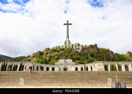 Die Calle de Los Caidos, Tal der Gefallenen. Römisch-katholische monumentale Gedenkstätte für die Spanischen Bürgerkrieg. Madrid, Spanien. Mai 2018 Stockfoto