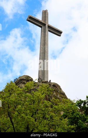 Die Calle de Los Caidos, Tal der Gefallenen. Römisch-katholische monumentale Gedenkstätte für die Spanischen Bürgerkrieg. Madrid, Spanien. Mai 2018 Stockfoto